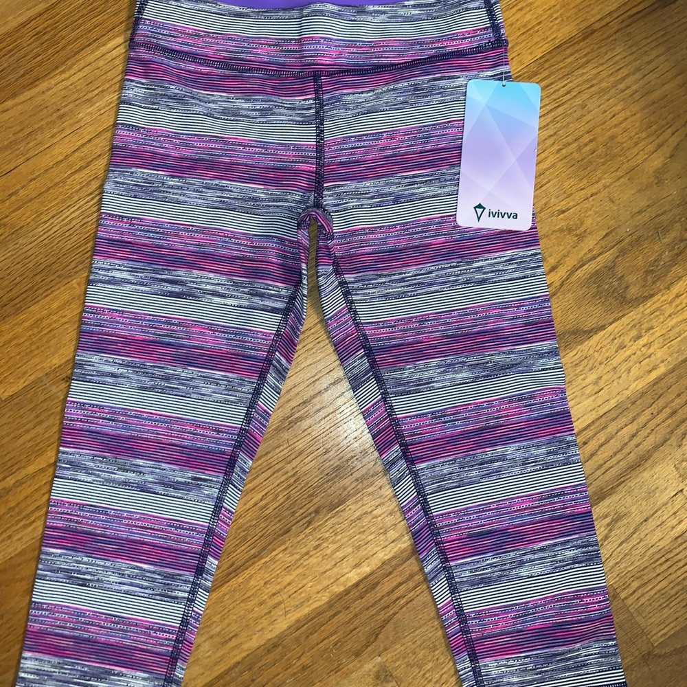 Girls/Women’s Cropped Ivivva leggings!